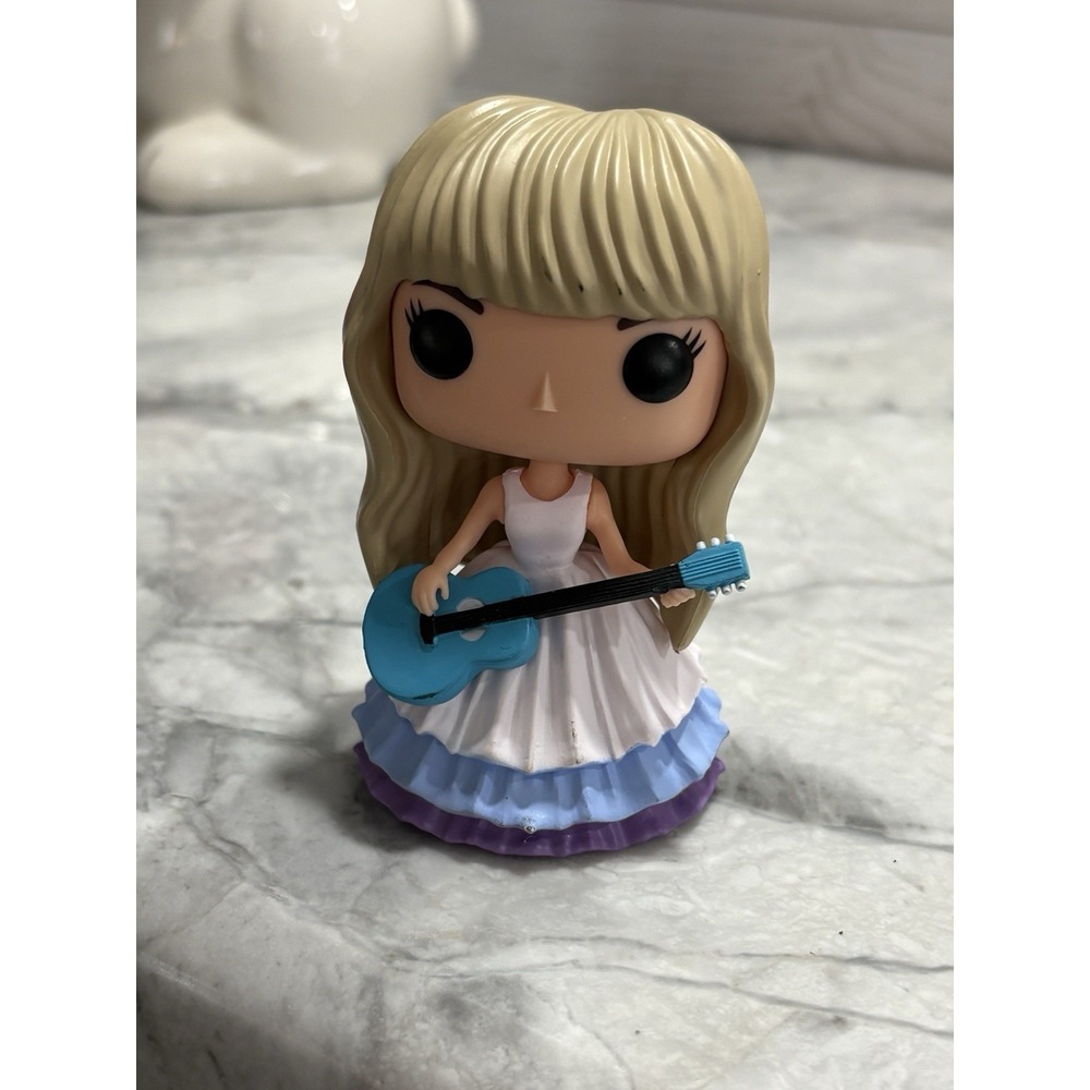 NWT‎ Taylor Swift Resin Collectible Figurine with Guitar Pastel Dress